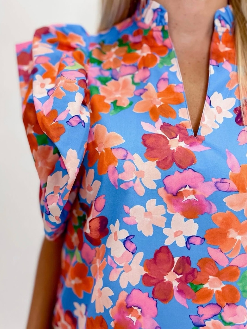 THML Ashley Floral Vibrant Ruffle Sleeve Blouse - garden party - size small - Picture 2 of 8